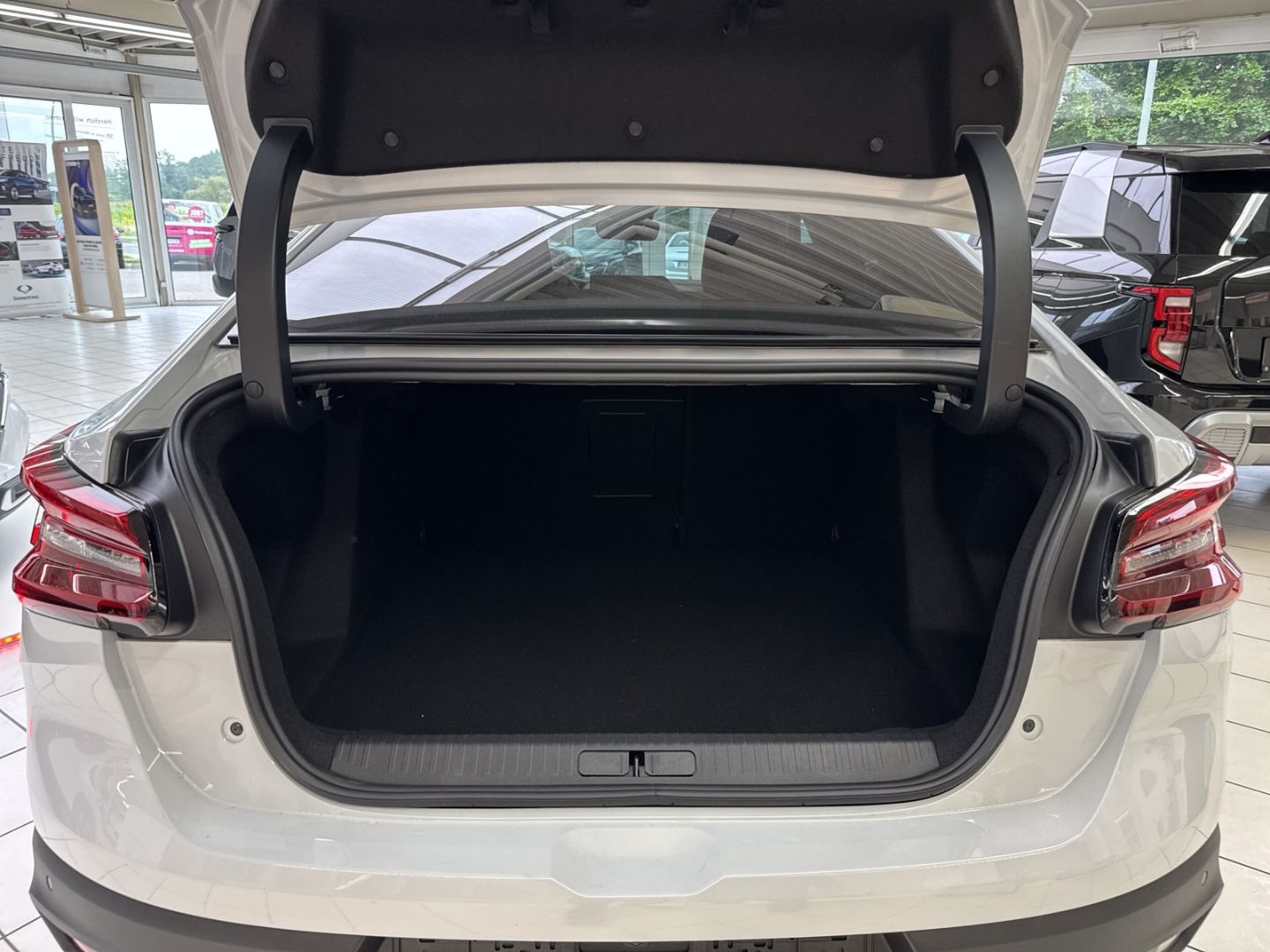 Fahrzeugabbildung Citroën C4 X PureTech 130 S&S EAT8 Max Navi  LED