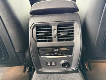 BMW 320i Touring SportLine+LED+StLüftung+App+Virtual