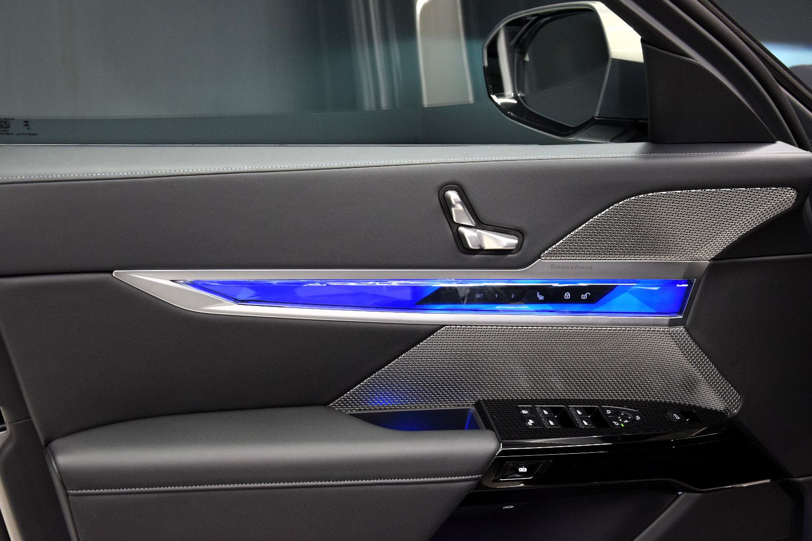 Fahrzeugabbildung BMW 740d xDrive M Sport Sky-Lounge AHK Standheizung