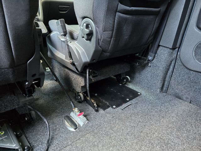 Fahrzeugabbildung Ford Grand Tourneo Connect Paravan Selbstfahrer Rolli