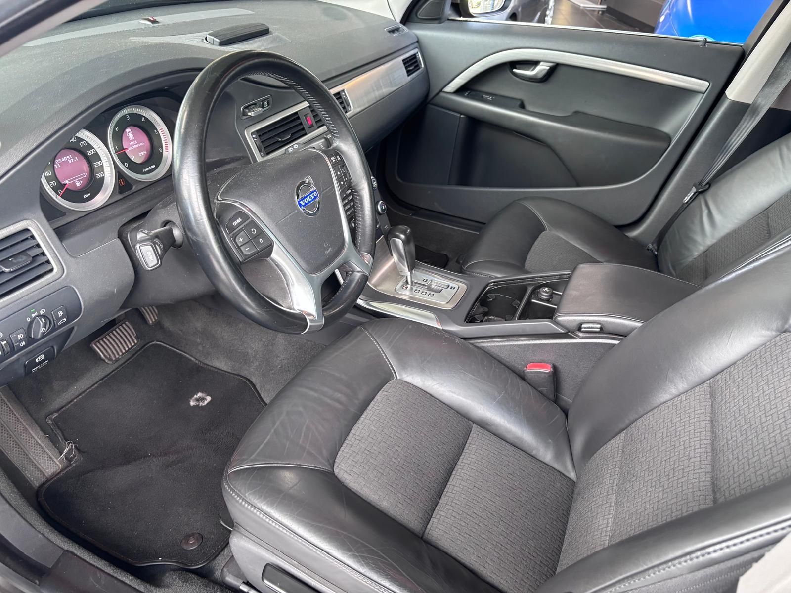 Fahrzeugabbildung Volvo V70 Kombi Momentum KLIMA NAVI ALU
