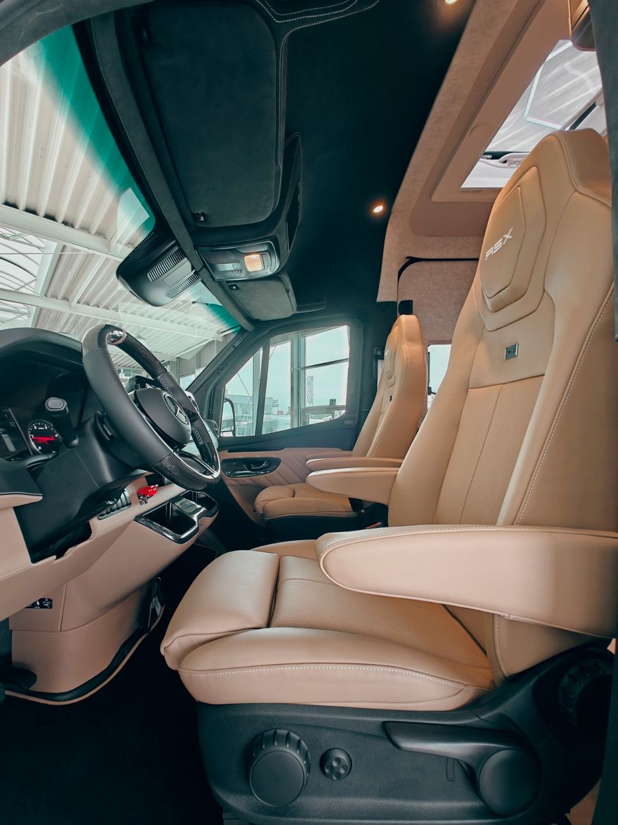 Fahrzeugabbildung HYMER / ERIBA / HYMERCAR GRAND CANYON S MB 600 4x4² RSX - TRIPLE CARBON