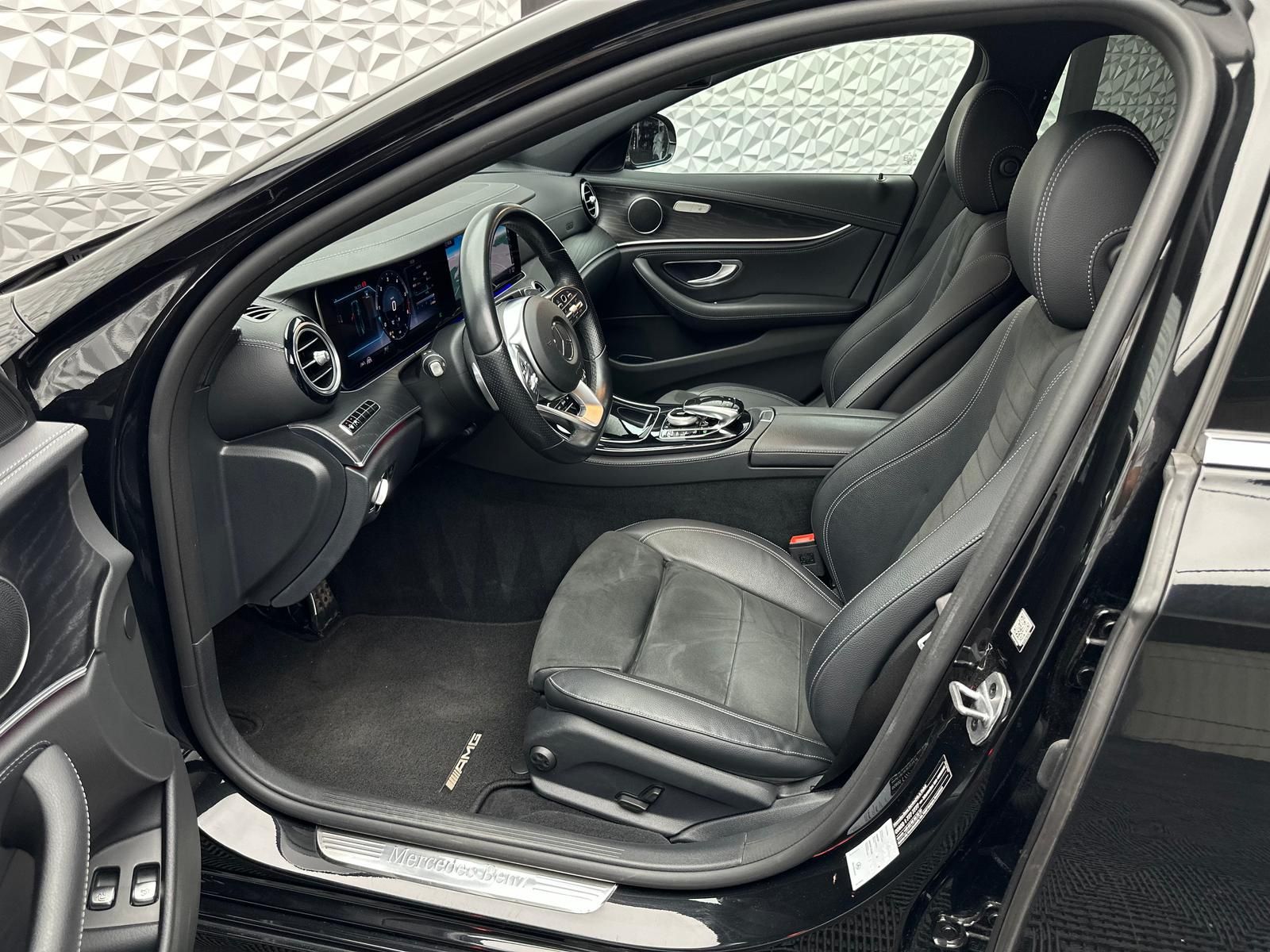 Fahrzeugabbildung Mercedes-Benz E 400d AMG/4MATIC/DISTRO/PANO/AHK/360°/MBUX/DAB+