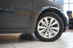 Fahrzeugabbildung Volkswagen Golf VII VARI. 2.0D COMFORT. 4M NAVI/KAMERA/AHK