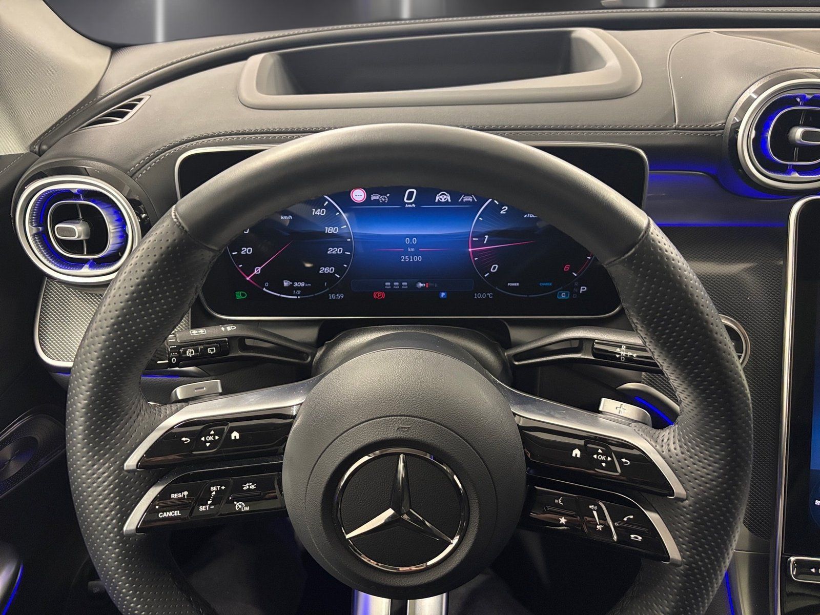 Fahrzeugabbildung Mercedes-Benz GLC 300 d 4M AMG*Airmatic*AHK*HUD*Pano*20"*Distr