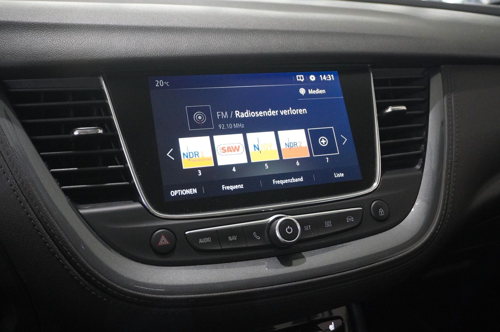Fahrzeugabbildung Opel Grandland (X) 1.2T INNOV. NAVI/LED/KAMERA/PANO.