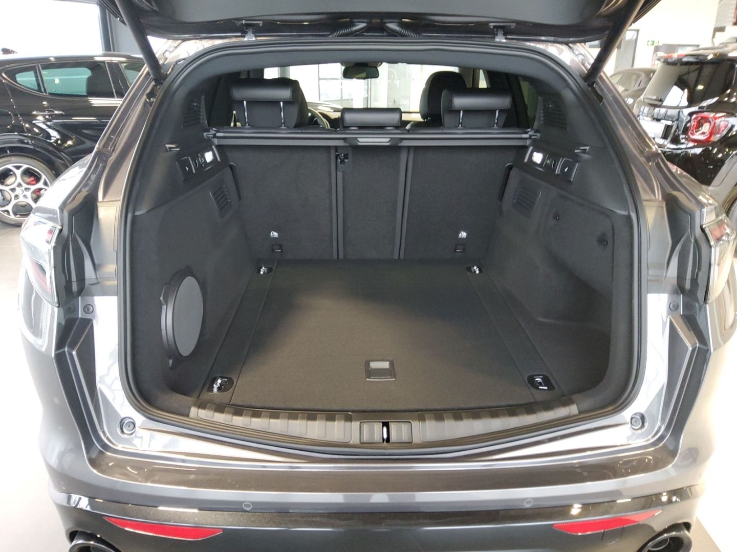 Fahrzeugabbildung Alfa Romeo Stelvio Veloce VOLL! elek. AHK, Pano, H/K, TechP