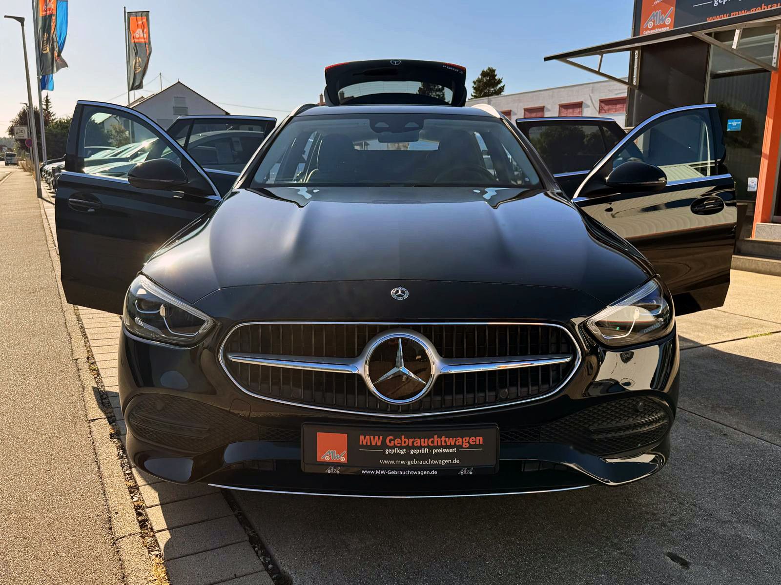 Fahrzeugabbildung Mercedes-Benz C200d T-Modell Avantgarde ACC KAM AHK SHZ LED