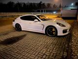 Porsche Panamera Turbo Turbo - Porsche Panamera: Weiß