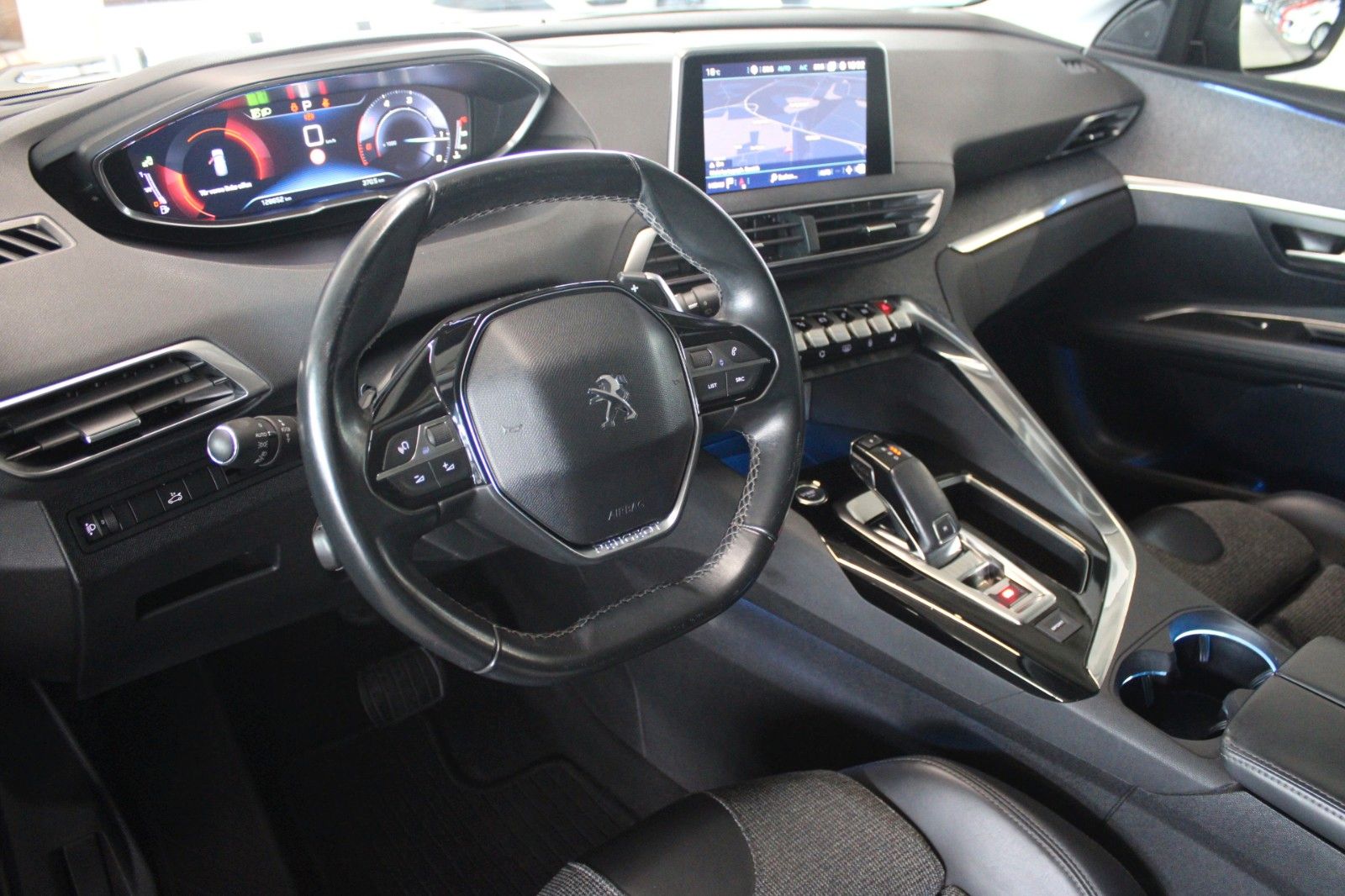 Fahrzeugabbildung Peugeot 3008 Allure Automatik AHK NAVI el.Heckklappe uvm