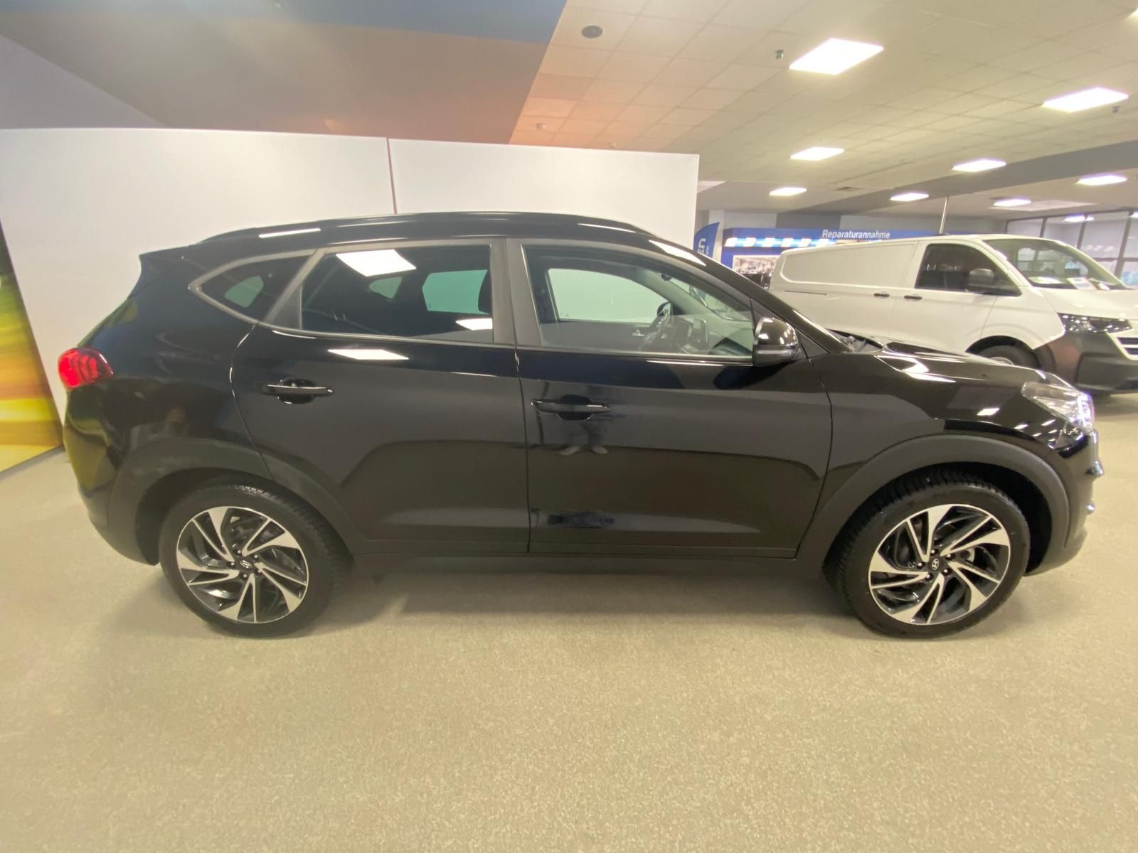 Fahrzeugabbildung Hyundai TUCSON 1.6+KAMERA+NAVI+ALLWETTER+PANORAMADACH