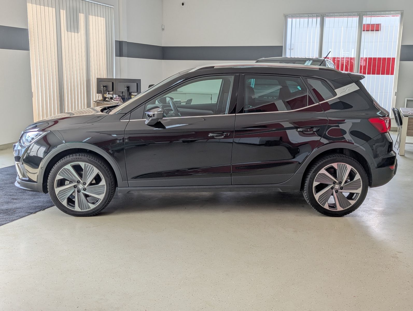 Fahrzeugabbildung SEAT Arona 1.5 TSI FR DSG ACC LED AHK KAM DINAMICA 18