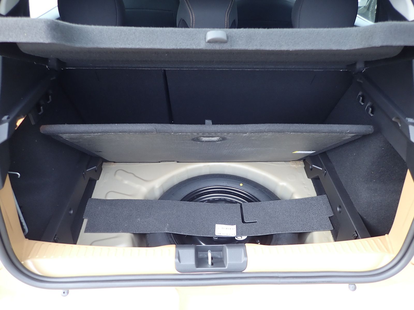 Fahrzeugabbildung Dacia Sandero STEPWAY TCe 110 EXTREME+/NAVI/SHZ/RFK