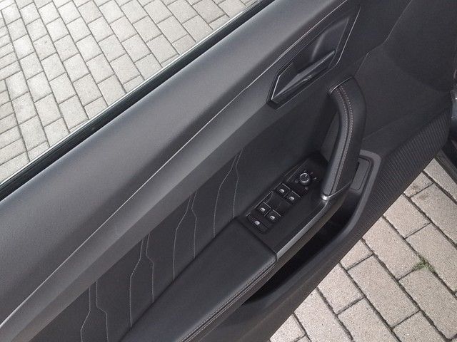 Fahrzeugabbildung CUPRA Formentor VZ e-HYBRID DSG LED ACC NAVI RFK SH 19