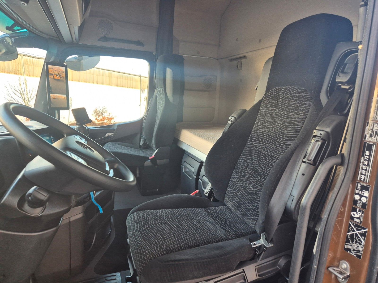 Fahrzeugabbildung Mercedes-Benz Actros 1848 LS Öl-Retarder Standklima BigSpace