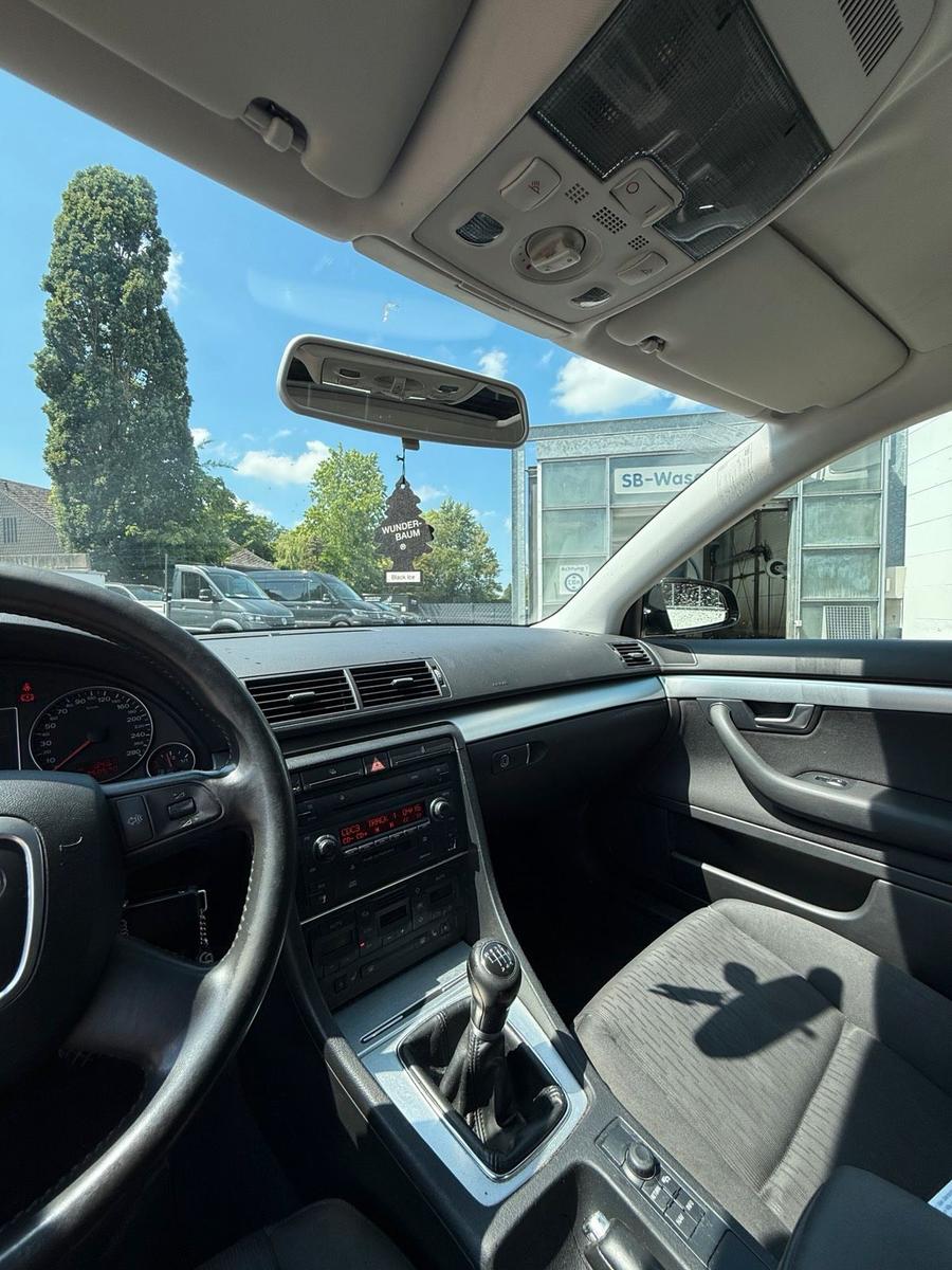 Audi A4 2005 — photo 10