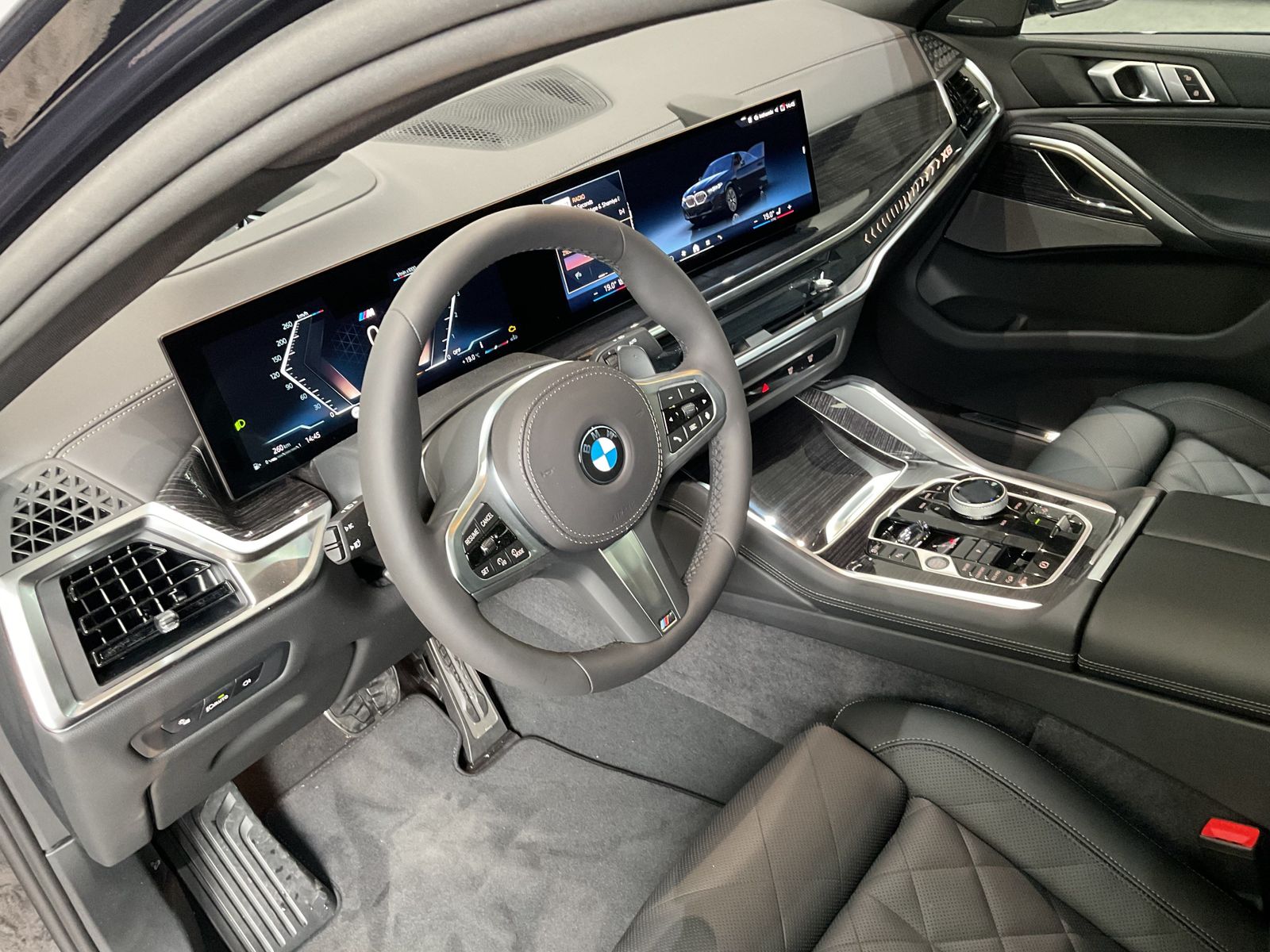 Fahrzeugabbildung BMW X6 xDrive30d H&K, Sitzbelüftung, 22" LMR DAB