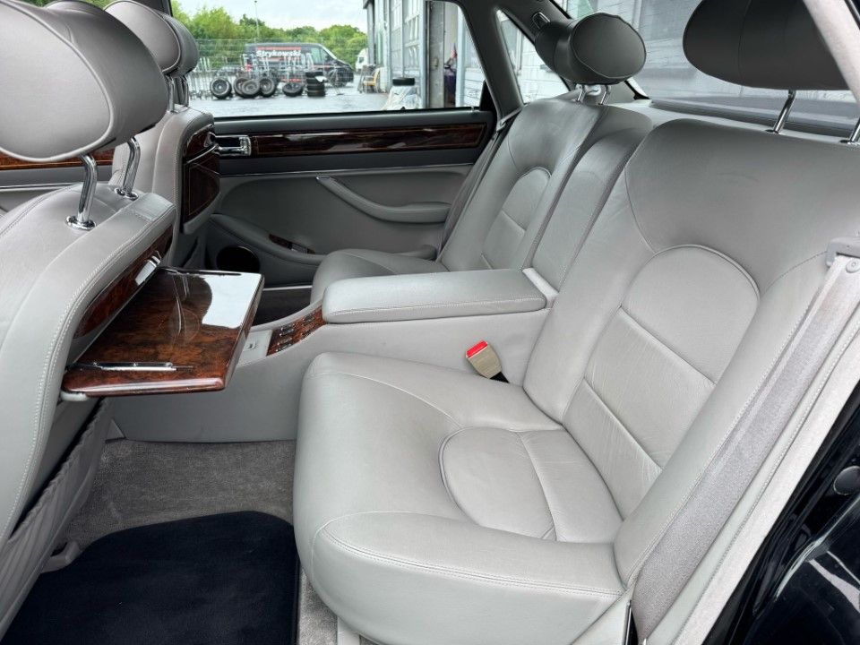 Fahrzeugabbildung Jaguar Daimler X300 Double Six Lang (LWB) fast H Zul.