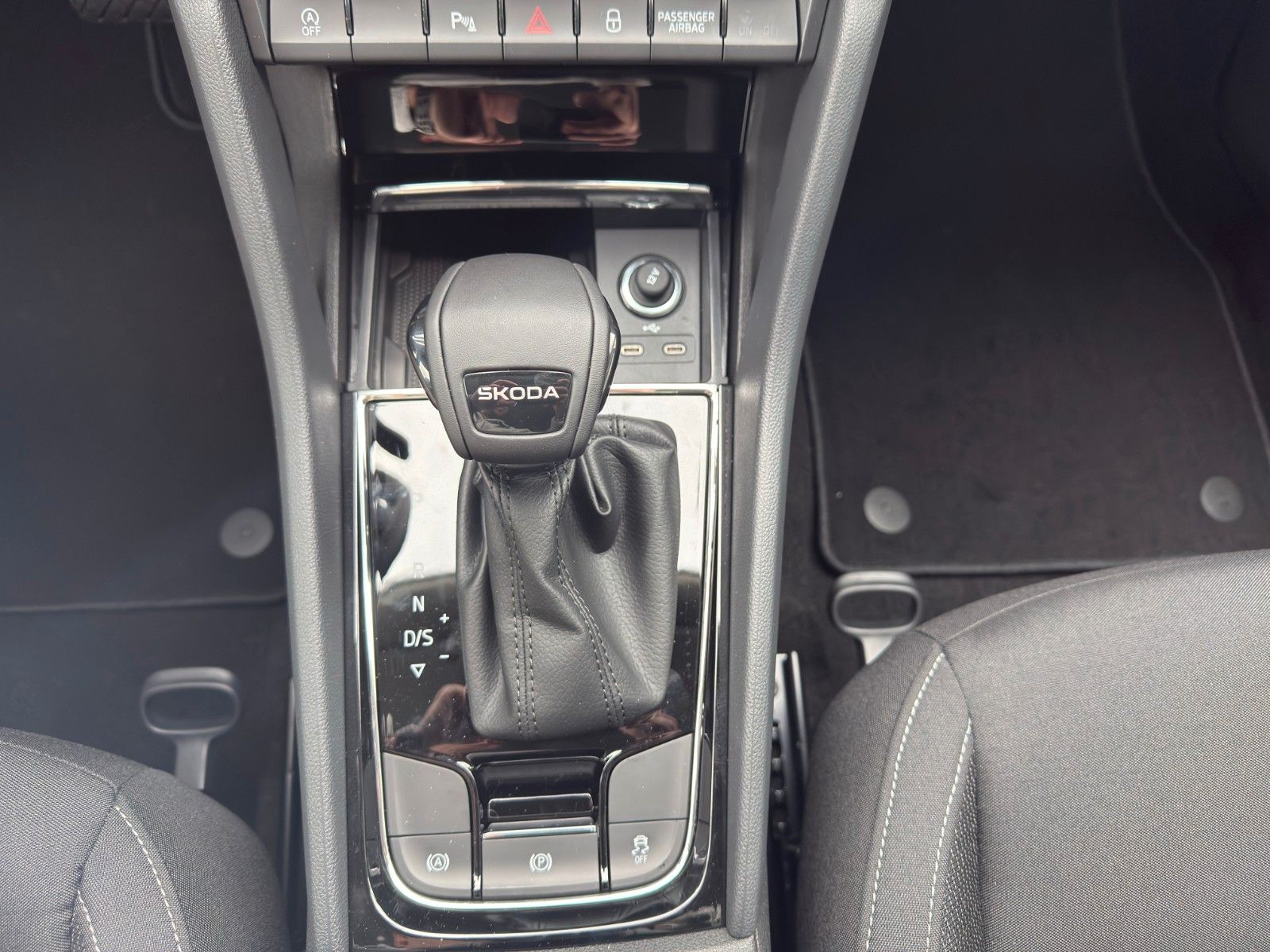 Fahrzeugabbildung SKODA Karoq Balance 1,5 TSI 110 kW 7-Gang-DSG