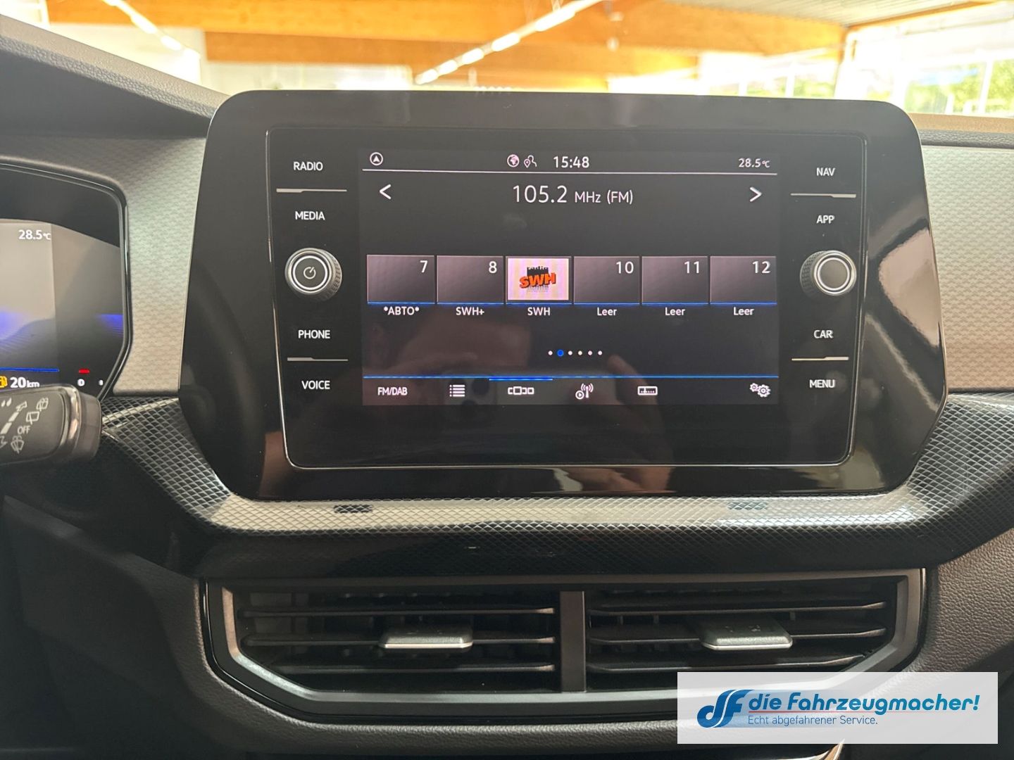 Fahrzeugabbildung Volkswagen T-Cross 1.0 TSI 85 kW Life Digitales Cockpit LED