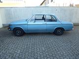 BMW 2002 - blaue BMW 2002
