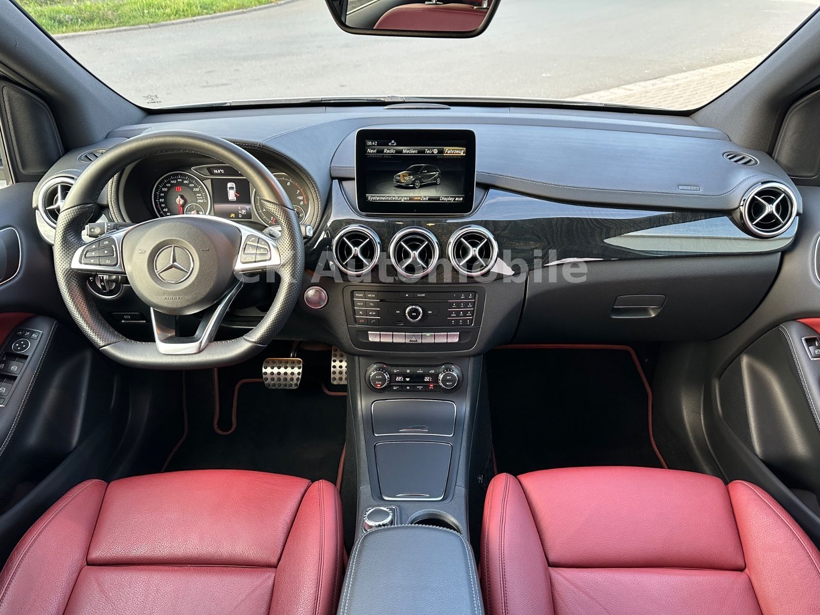 Fahrzeugabbildung Mercedes-Benz B 220 4Matic AMG-Line/Navi/Tempomat/PDC/AHK