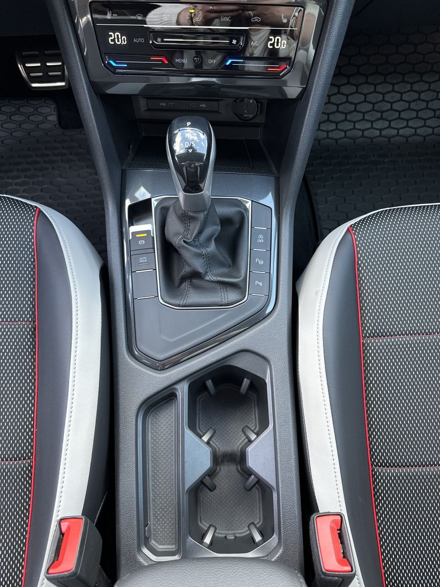 Fahrzeugabbildung Volkswagen Tiguan 2.0 TDI DSG Life NAV+MATRIX+ACC+AHK+KAM