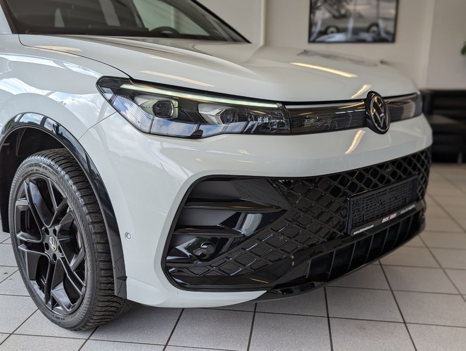 Photo du véhicule Volkswagen Tiguan 2.0TDI R-Line 4M Pano Black AHK Matrix 20