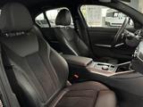 BMW 320 i Limousine M Sport HUD LED Kamera Navi. Sit - BMW 320 mit Benzin-Antrieb: Schwarz