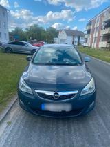 Opel Astra j - Opel Astra aus 2009 mit Diesel-Antrieb: Kombi