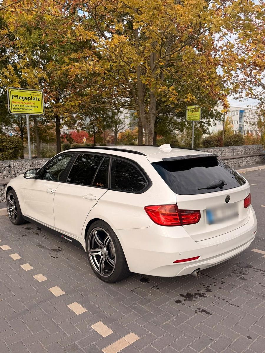 BMW 318 2014 — rear view