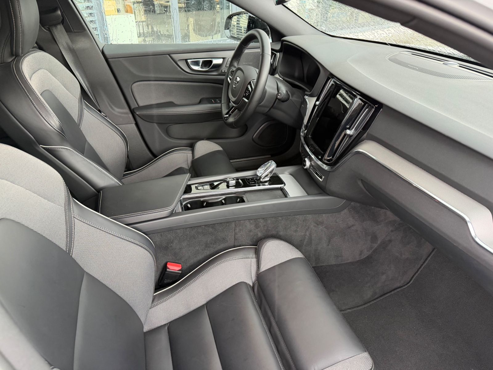 Fahrzeugabbildung Volvo V60 Kombi Plus Dark