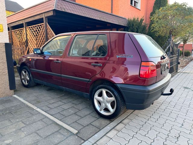 Volkswagen Ehrlicher Golf 3 1.4l AHK, Rentnerauto, Ol...