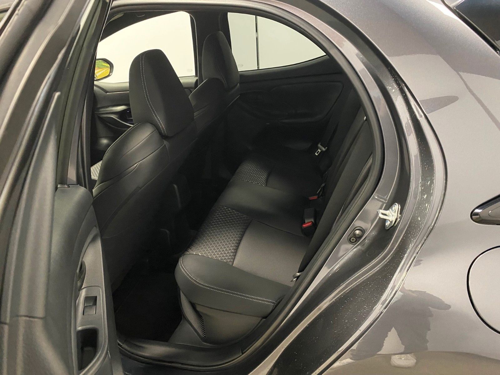 Fahrzeugabbildung Toyota Yaris Hybrid Style+KAMERA+SHZ+PDC