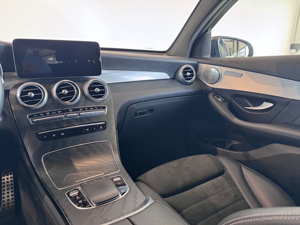 Image of Mercedes-Benz GLC 300