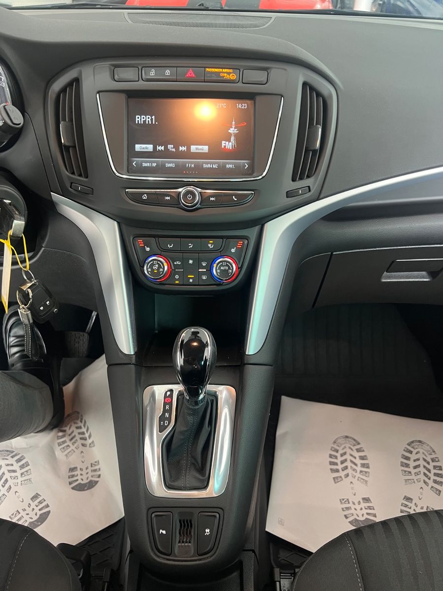 Fahrzeugabbildung Opel Zafira C Active * 7.SITZER * AUTOMATIK *