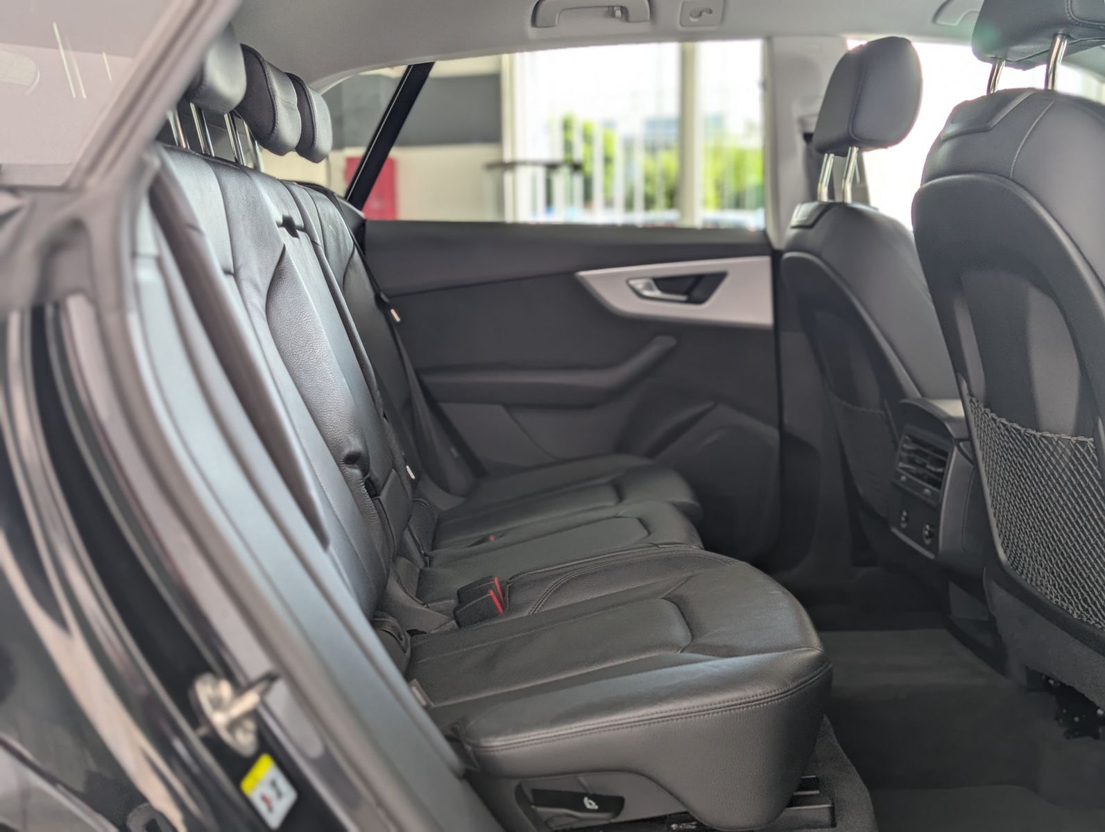 Fahrzeugabbildung Audi Q8 45 TDI Quattro S-line HD-MATRIX AHK LUFT 21"