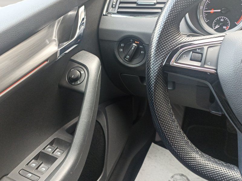 Fahrzeugansicht 10 Fahrzeugabbildung SKODA Octavia 1.6 TDI Style DSG LED+SCHIEBEDACH+PDC+S