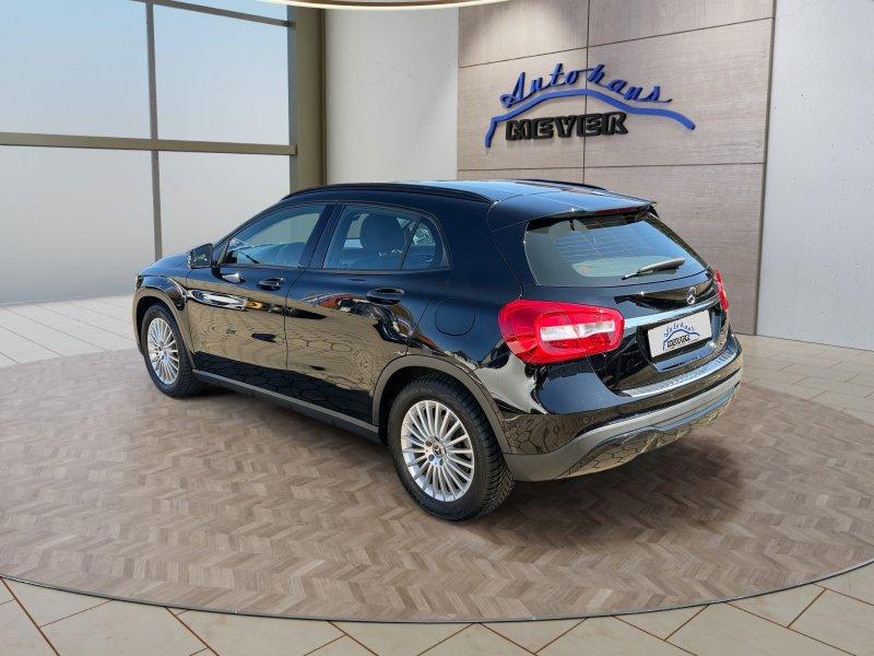 Mercedes-Benz GLA 180  Navi/Winterpaket
