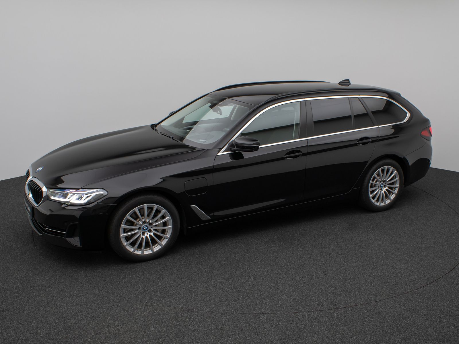 Fahrzeugabbildung BMW 520e  Laser 360° HUD DAB H/K ACC Alarm Komfort