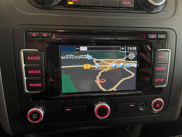 Volkswagen Touran Highline *PANO*SHZ*NAVI*PDC*TEMPOMAT*