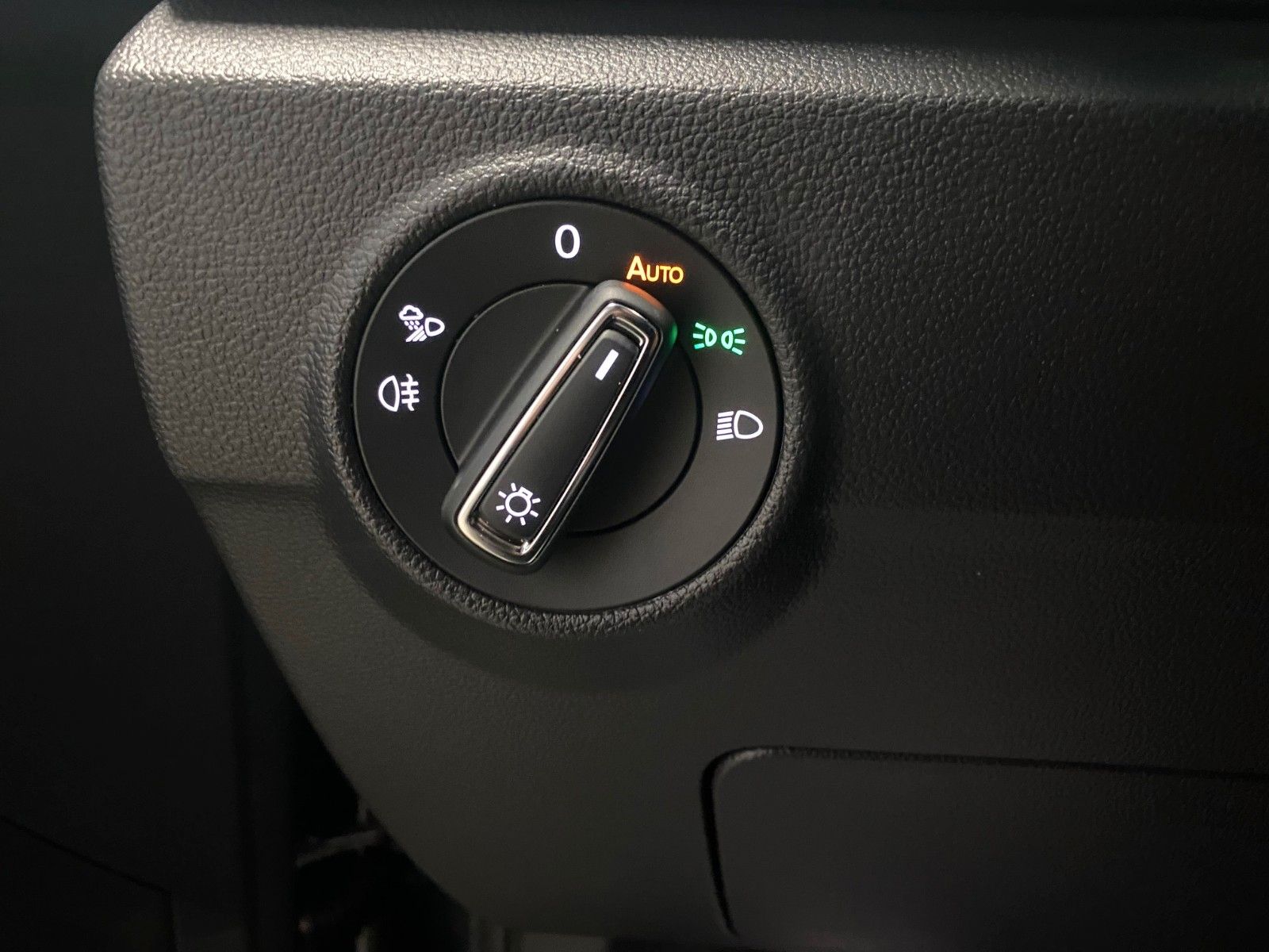 Fahrzeugabbildung Volkswagen T-Roc 2.0 TSI DSG 4MOTION R-Line+AHK+Black Style