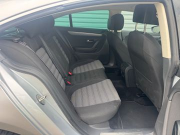 Volkswagen Passat CC - 12