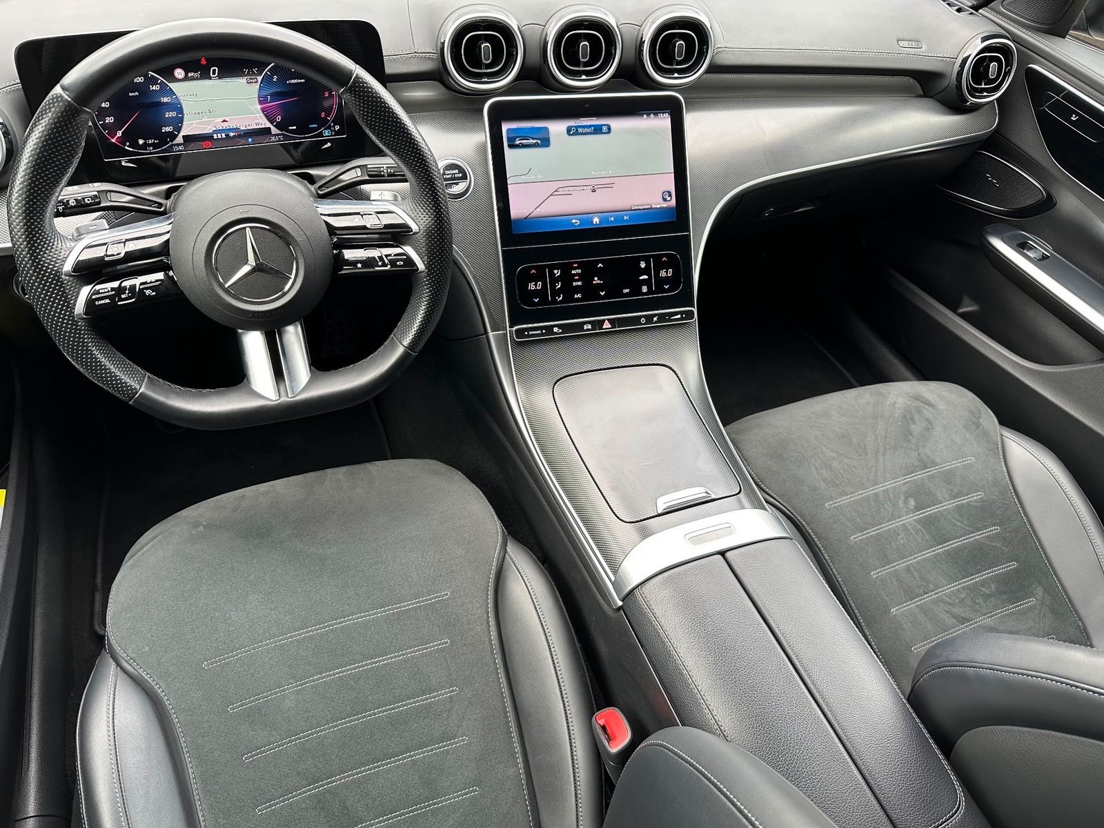 Fahrzeugabbildung Mercedes-Benz C 220 d T 4Matic AMG-Line NAV+LED+AHK+DISTRONIC