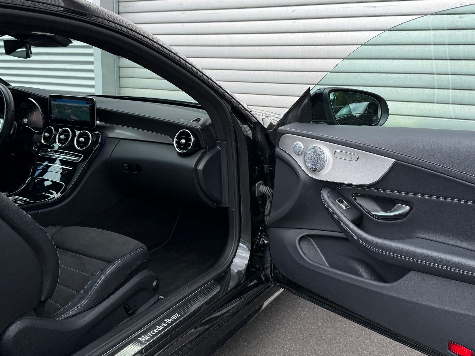 Fahrzeugabbildung Mercedes-Benz C 220d Coupe AMG Burmester Pano Night-Paket 360°