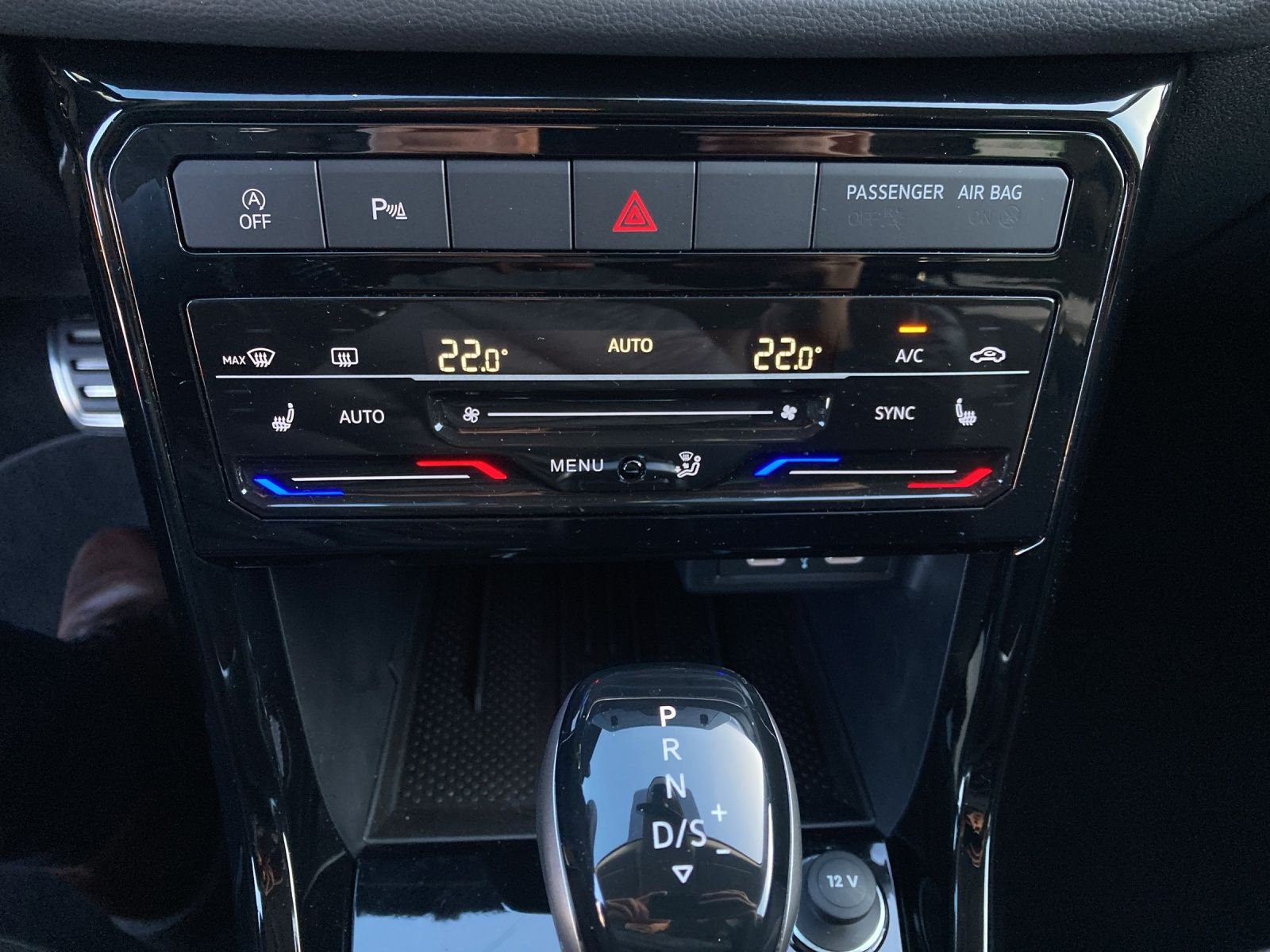 Fahrzeugabbildung Volkswagen T-CROSS TSI GOAL DSG LED Navi ACC SH VC