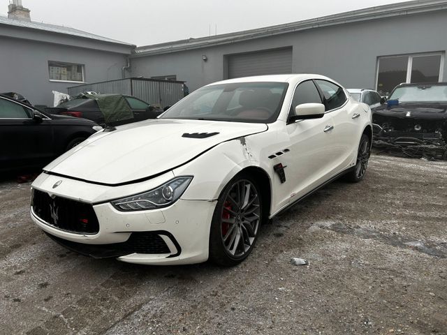 Maserati Ghilbli SQ4 3.0i 4x4 302kw A8