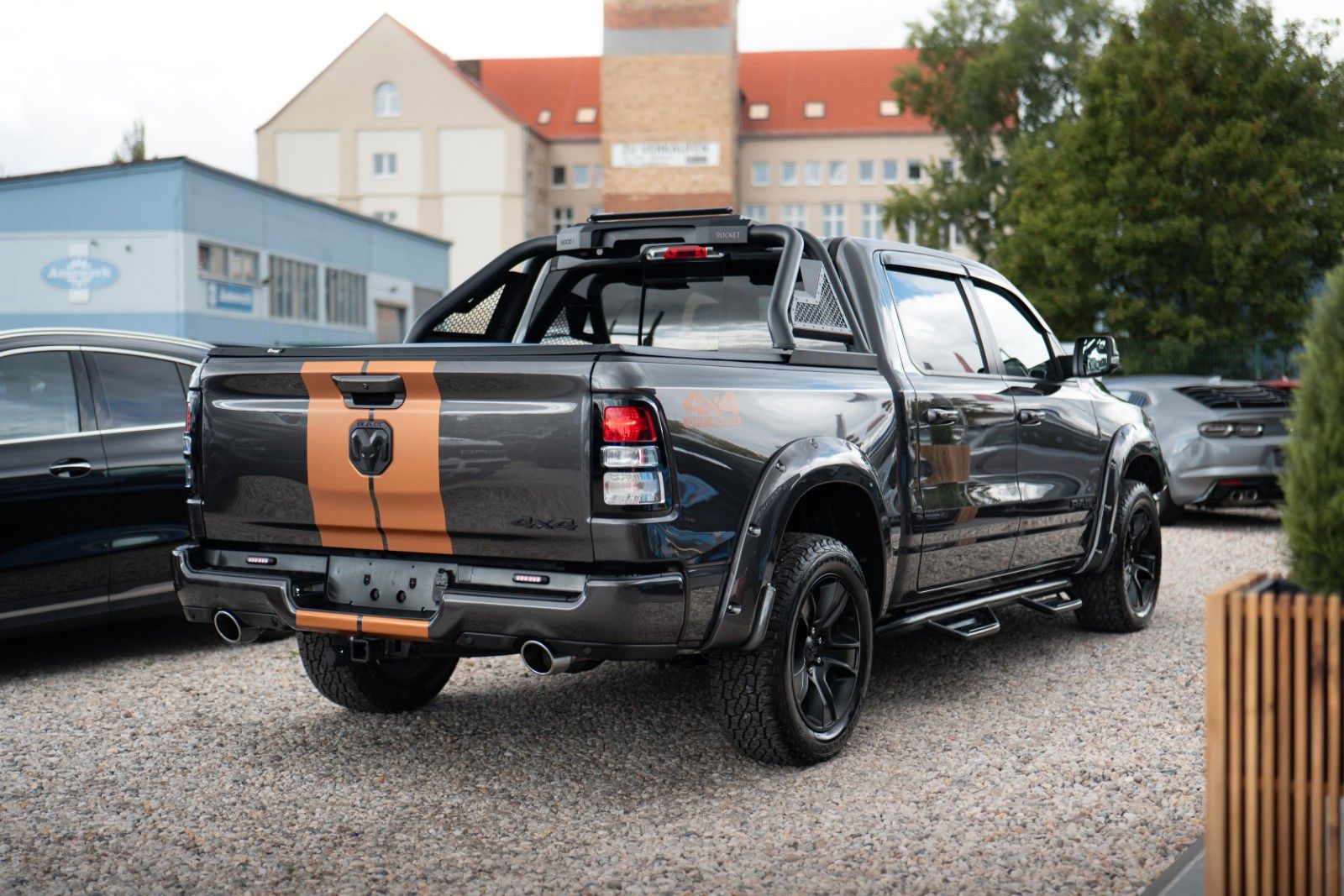 Fahrzeugabbildung Dodge RAM 5.7 V8 HEMI 4x4 OFFROAD Night Limited 19%