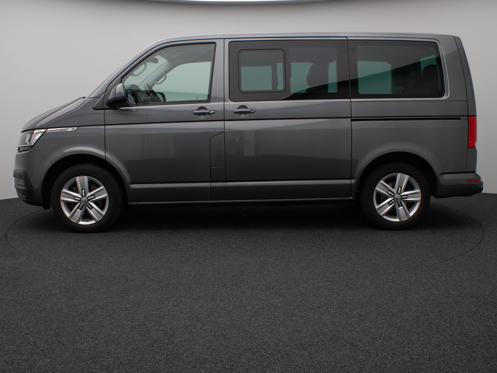 Fahrzeugabbildung Volkswagen T6 Multivan Kamera DAB Standheizung Navi Tempo