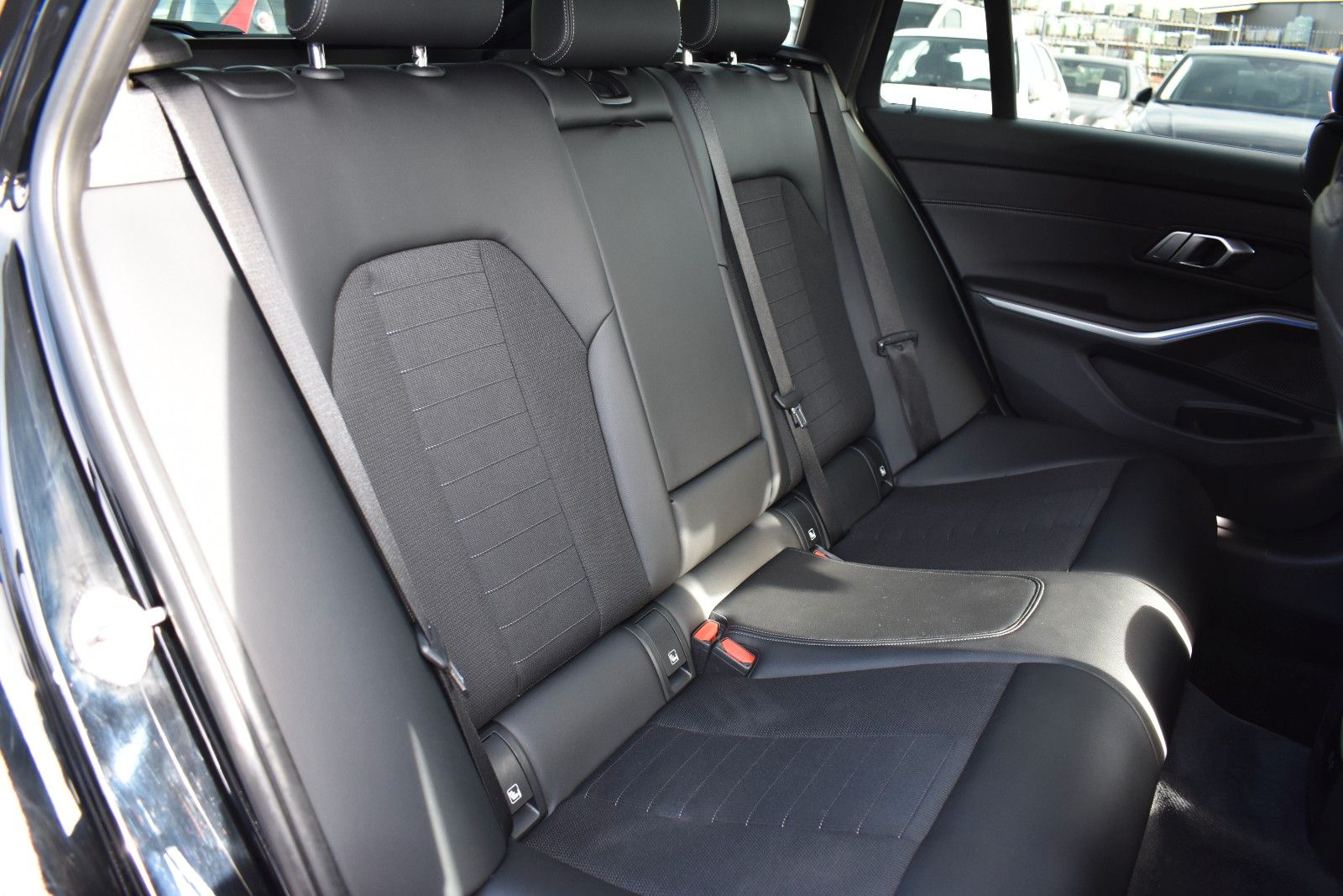 Fahrzeugabbildung BMW 318d Touring SPORT-L/M-SPORT/SHADOW/LED/DAB/PDC